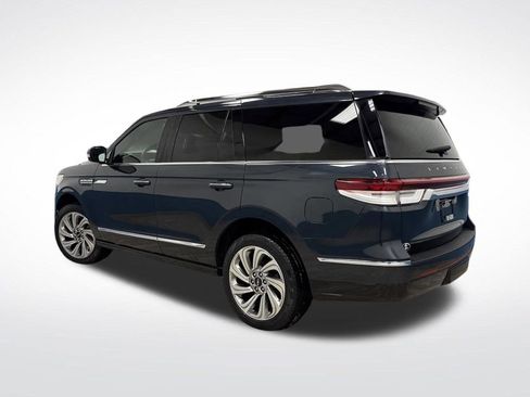 Used 2024 Lincoln Navigator Premiere image 3