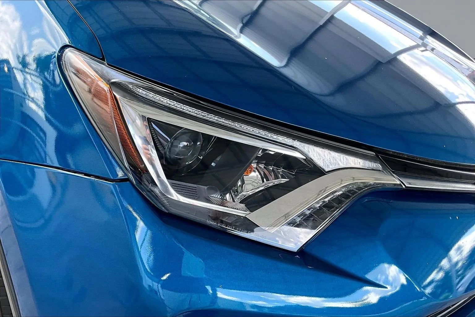 Used 2018 Toyota RAV4 LE w/ All Weather Liner Package FWD image 28