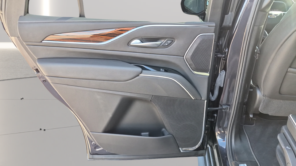 Used 2024 Cadillac Escalade Premium Luxury AWD/4WD image 25