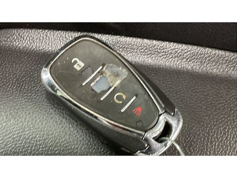 Used 2020 Chevrolet Trax LT w/ LT Convenience Package AWD/4WD image 19