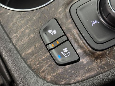 Used 2023 GMC Acadia Denali w/ Denali Ultimate Package FWD image 33