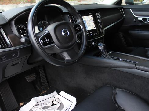 Used 2019 Volvo V90 T6 Cross Country w/ Advanced Package image 11