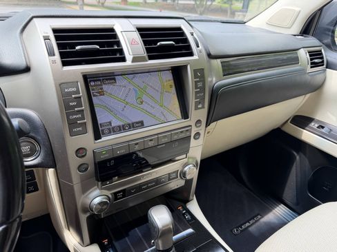 Used 2021 Lexus GX 460 Premium w/ Premium Package AWD/4WD image 19