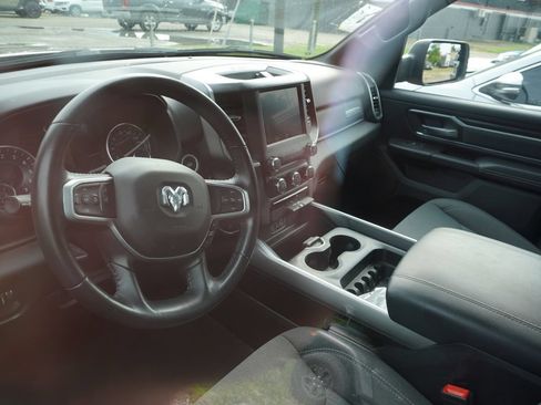 Used 2022 RAM 1500 Big Horn AWD/4WD image 3