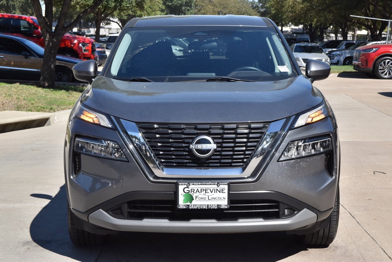 Used 2023 Nissan Rogue SV FWD image 3
