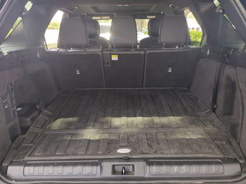 Certified 2025 Land Rover Discovery S image 35