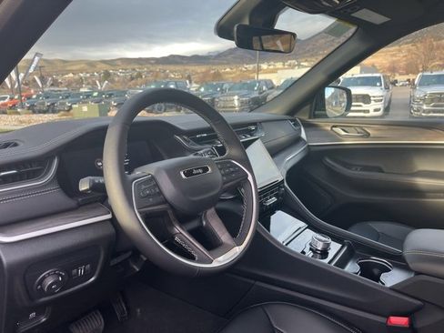 New 2025 Jeep Grand Cherokee Limited image 11