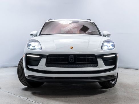 Certified 2026 Porsche Macan image 10
