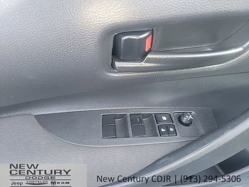 Used 2025 Toyota Corolla LE image 9