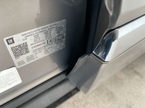 Used 2019 GMC Acadia Denali w/ GMC Pro Grade Package AWD/4WD image 29