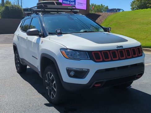 Used 2019 Jeep Compass Trailhawk w/ Cold Weather Group AWD/4WD image 3