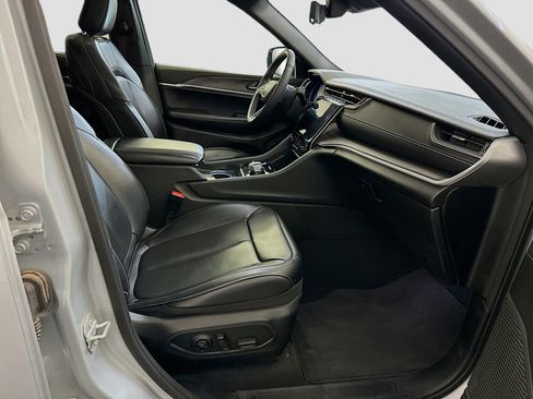 Used 2024 Jeep Grand Cherokee L Limited w/ Luxury Tech Group II image 35