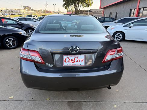 Used 2011 Toyota Camry image 5