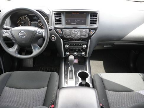 Used 2018 Nissan Pathfinder S image 2