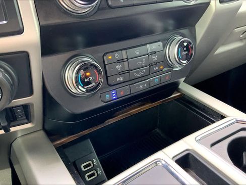 Used 2019 Ford F150 Lariat w/ Equipment Group 502A Luxury AWD/4WD image 34