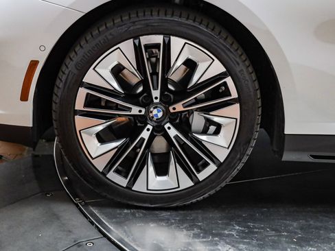 Used 2025 BMW 530i image 12