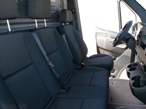 Used 2025 Mercedes-Benz Sprinter 2500 image 9