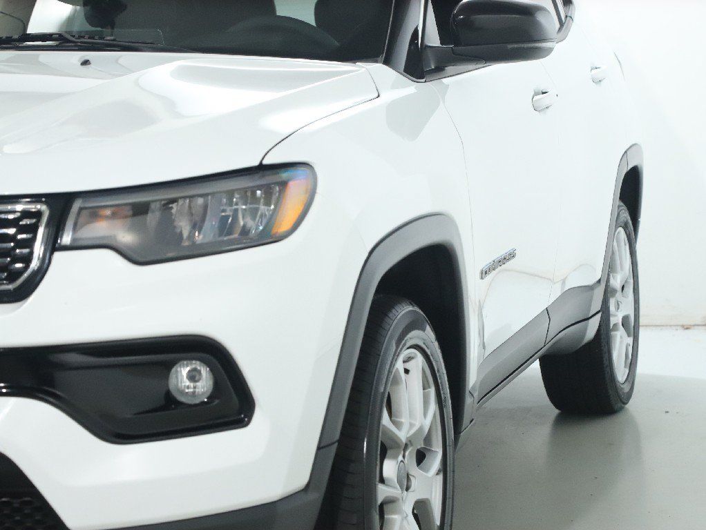 Used 2025 Jeep Compass Limited AWD/4WD image 4