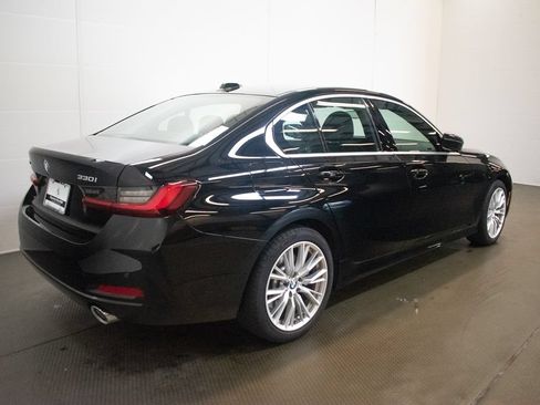 Used 2023 BMW 330i xDrive Sedan w/ Premium Package AWD/4WD image 4