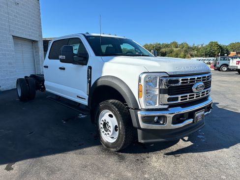 New 2026 Ford F550 4x4 Crew Cab image 16