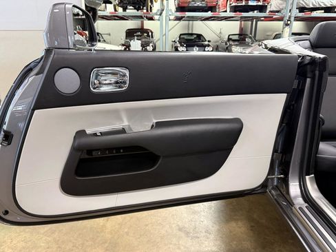 Used 2019 Rolls-Royce Dawn image 74