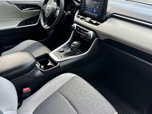 Used 2021 Toyota RAV4 XLE AWD/4WD image 33