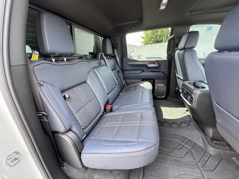 Used 2023 Chevrolet Silverado 1500 High Country w/ High Country Premium Package AWD/4WD image 19