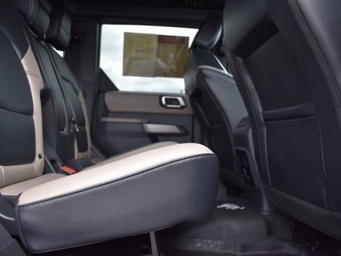 Used 2023 Ford Bronco Wildtrak image 10