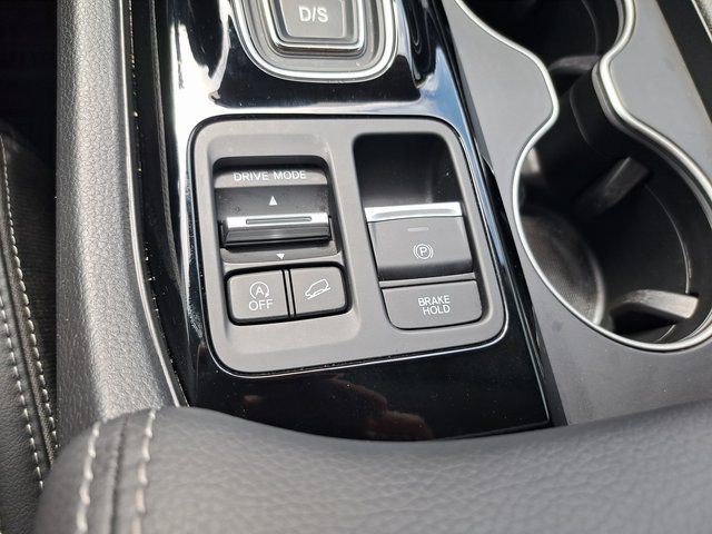 Used 2025 Honda Pilot Touring image 17