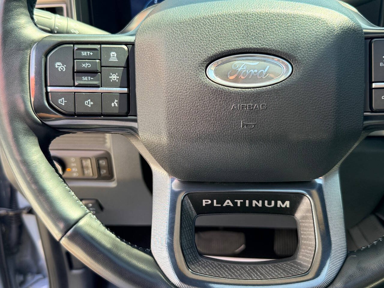 Used 2025 Ford F350 Platinum w/ FX4 Off-Road Package AWD/4WD image 27