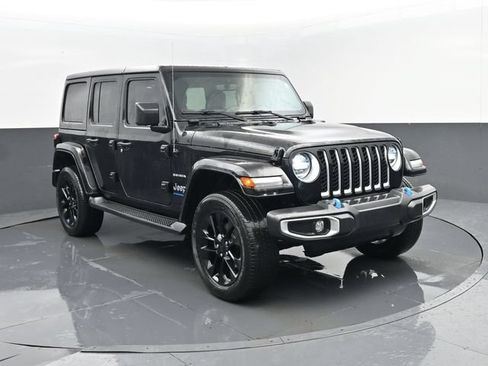 Used 2023 Jeep Wrangler Unlimited Sahara w/ Cold Weather Group AWD/4WD image 3