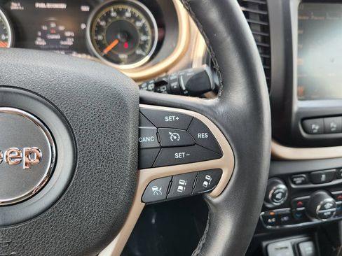 Used 2015 Jeep Cherokee Limited w/ Technology Group AWD/4WD image 18