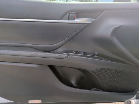 Used 2018 Toyota Camry XSE FWD image 12