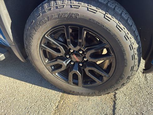 Used 2022 GMC Sierra 1500 Elevation image 3