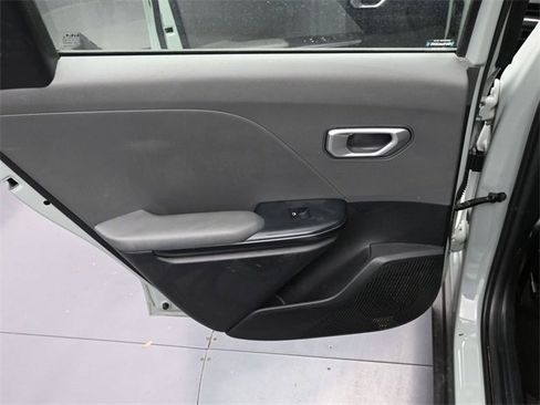 Used 2025 Kia K4 LXS image 21