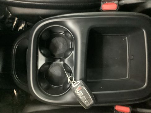 Used 2025 Chrysler Pacifica Select FWD image 19
