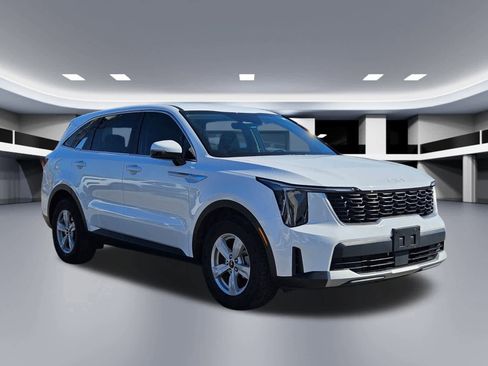 Certified 2025 Kia Sorento LX image 7