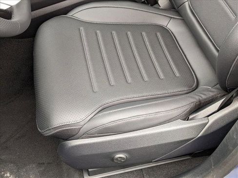 Certified 2025 Mercedes-Benz GLC 350e 4MATIC image 4