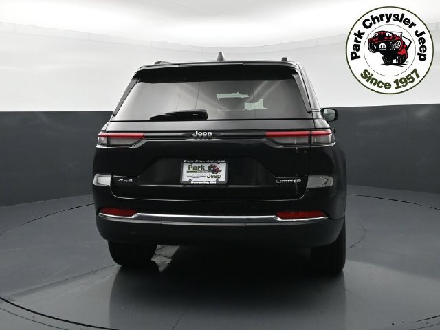 Used 2023 Jeep Grand Cherokee Limited w/ Trailer Tow Prep Group (B) AWD/4WD image 5