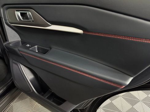 Used 2025 Ford Explorer ST-Line w/ ST-Line Street Pack image 30