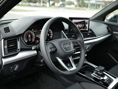 Used 2025 Audi Q5 Premium Plus w/ Premium Plus AWD/4WD image 21
