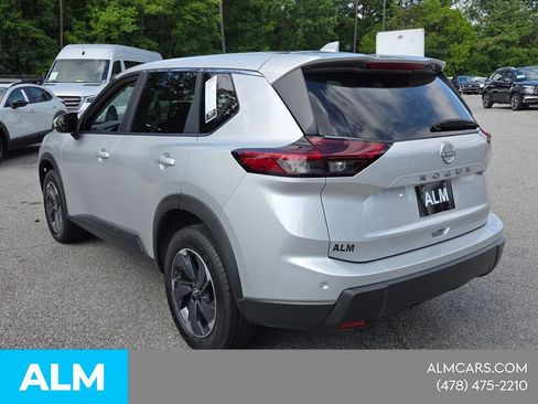 Used 2025 Nissan Rogue SV FWD image 12