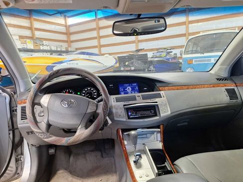 Used 2005 Toyota Avalon XLS image 13