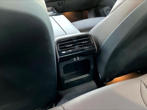 Used 2024 BMW 530i w/ Convenience Package image 38