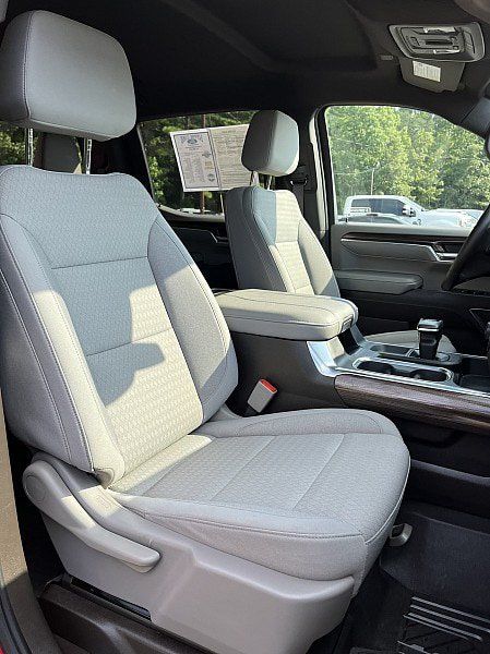 Used 2024 Chevrolet Silverado 1500 LT Trail Boss w/ Convenience Package II AWD/4WD image 13