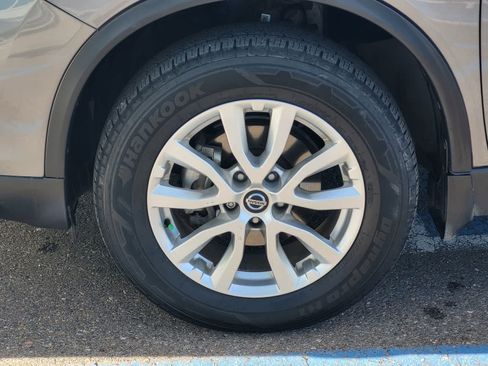 Used 2019 Nissan Rogue SV AWD/4WD image 9