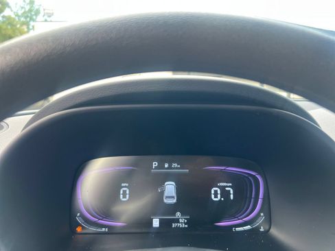 Used 2025 Kia Soul LX w/ LX Technology Package FWD image 30