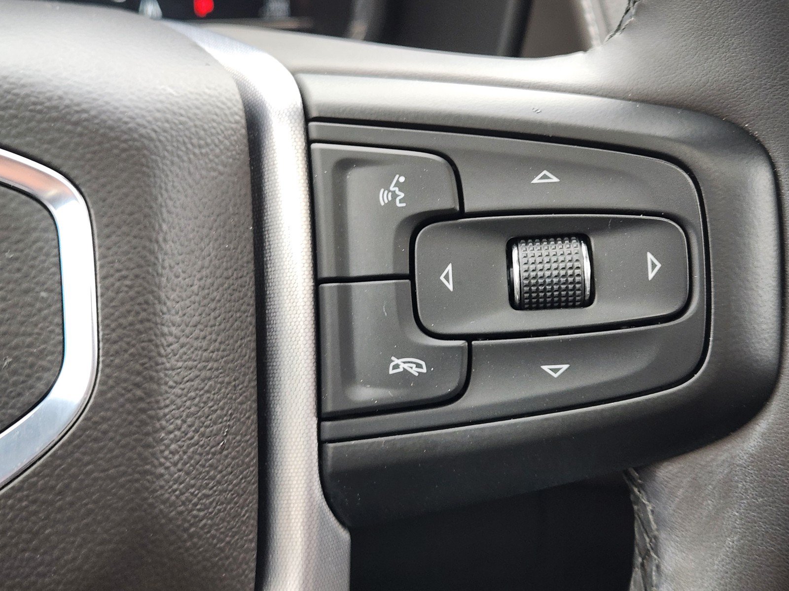 Used 2023 GMC Yukon SLT w/ SLT Premium Package RWD image 26