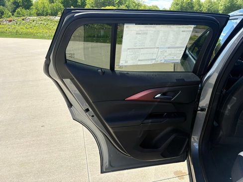 New 2025 Chevrolet Equinox EV RS AWD/4WD image 47