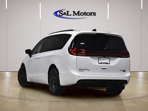 New 2026 Chrysler Pacifica Limited w/ S Appearance Package AWD/4WD image 5